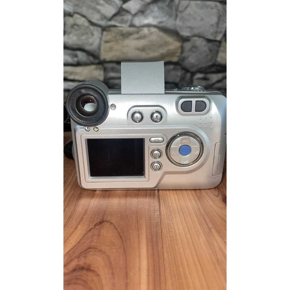 Vintage 2003 HP Photosmart 850  Digital Camera & Dock